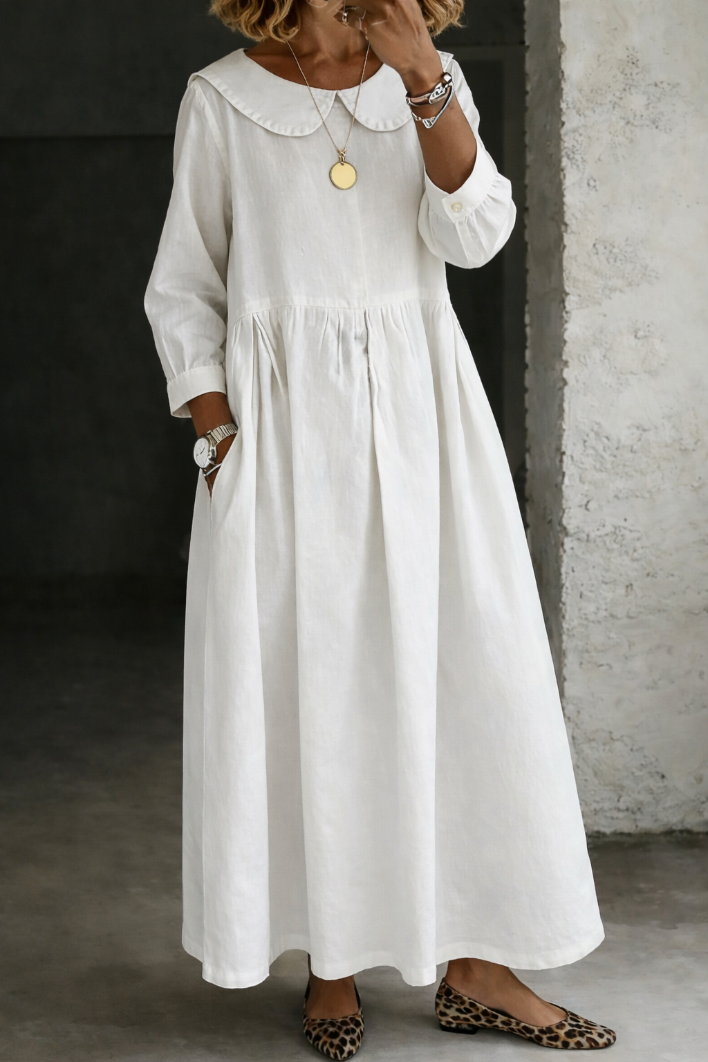 Peter Pan collar dress in white