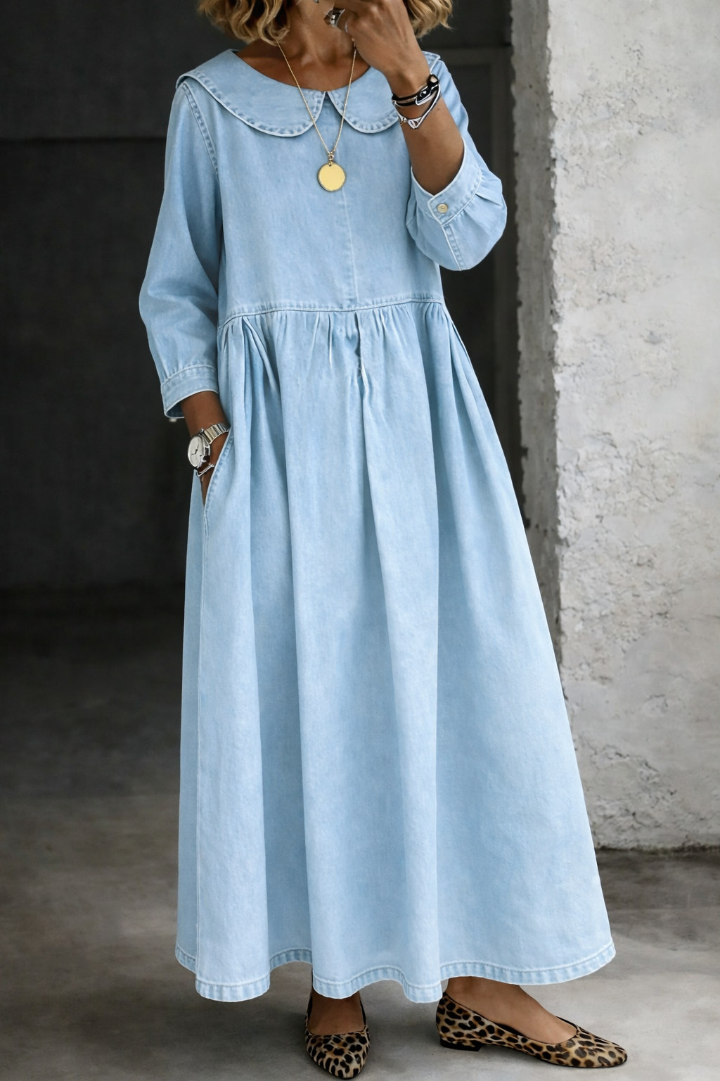 Peter Pan collar dress in light blue
