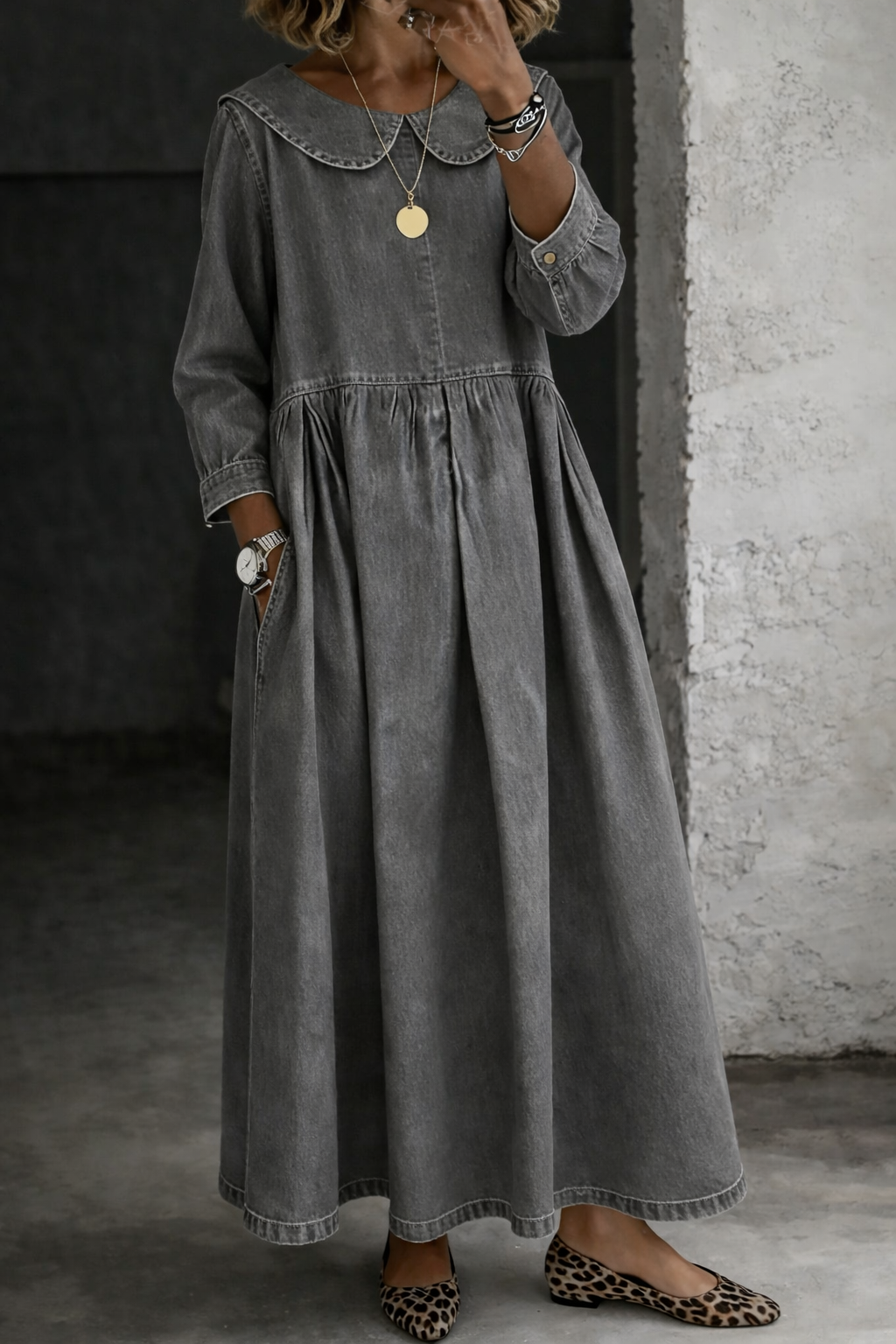 Peter Pan collar dress in grey