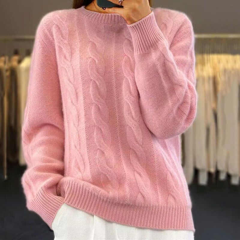 Crew neck cable knit pullover in green