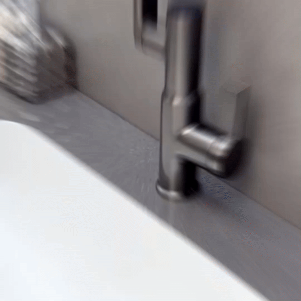 360-Degree Swivel Kitchen Faucet with Temperature Display